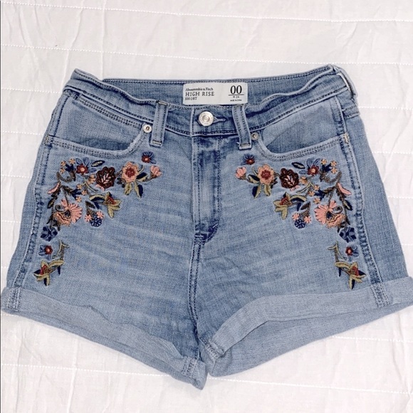 Abercrombie & Fitch Pants - Abercrombie &‎ Fitch Floral Jean Shorts